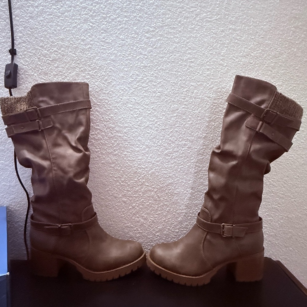Jellypop Knee-High Boots W8 w/Knit Cuff.  Brand New Never Worn